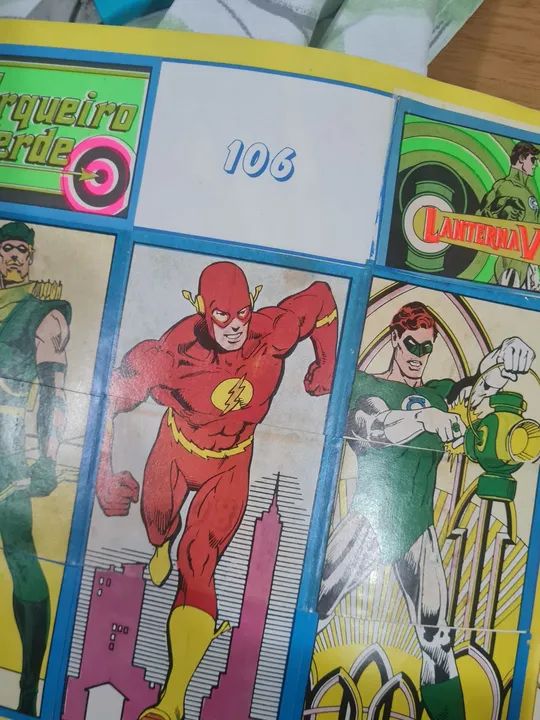 Álbuns super powers faltando 22 figurinhas  - Foto 4