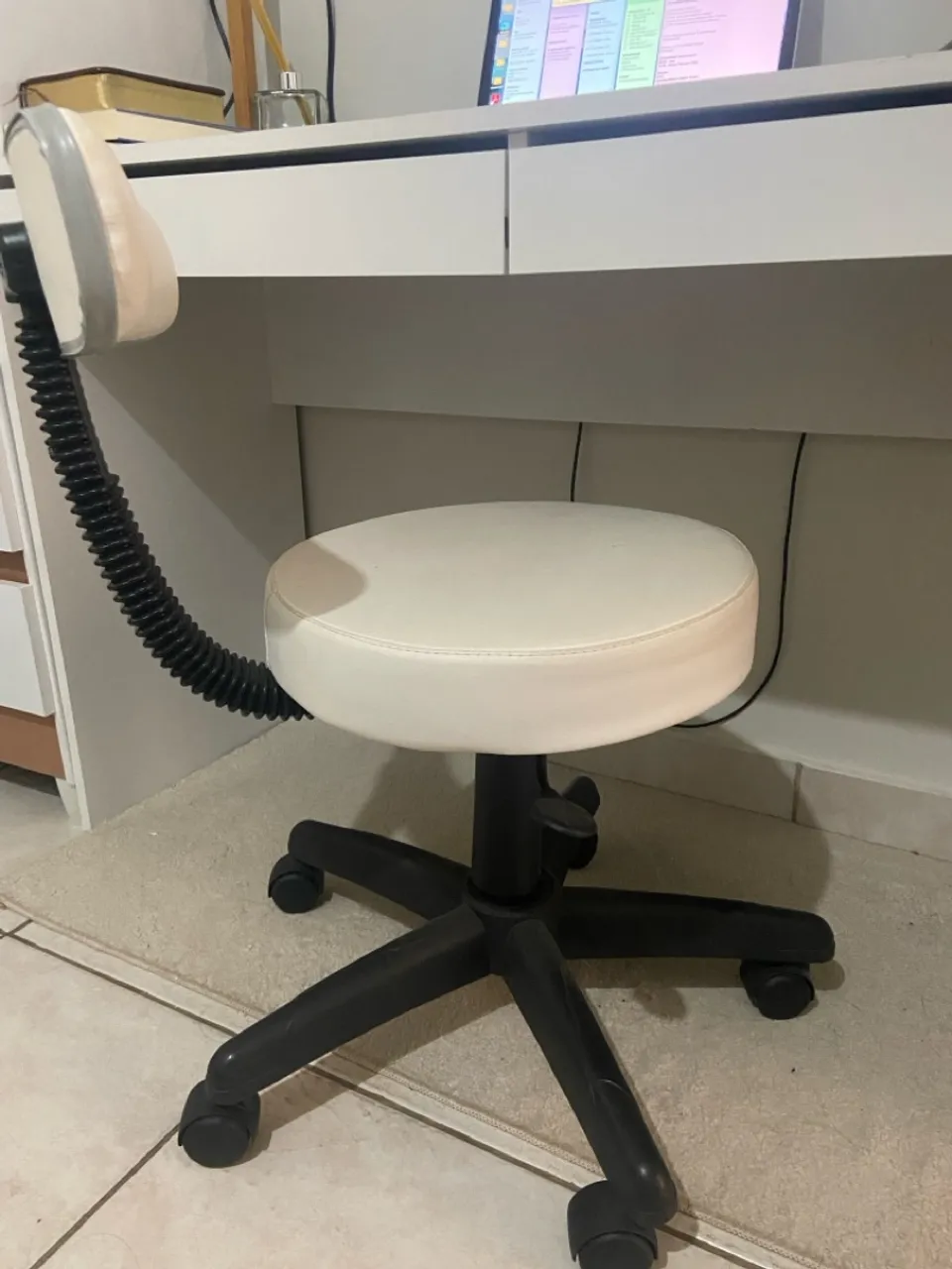 Banqueta Giratória com Assento Branco