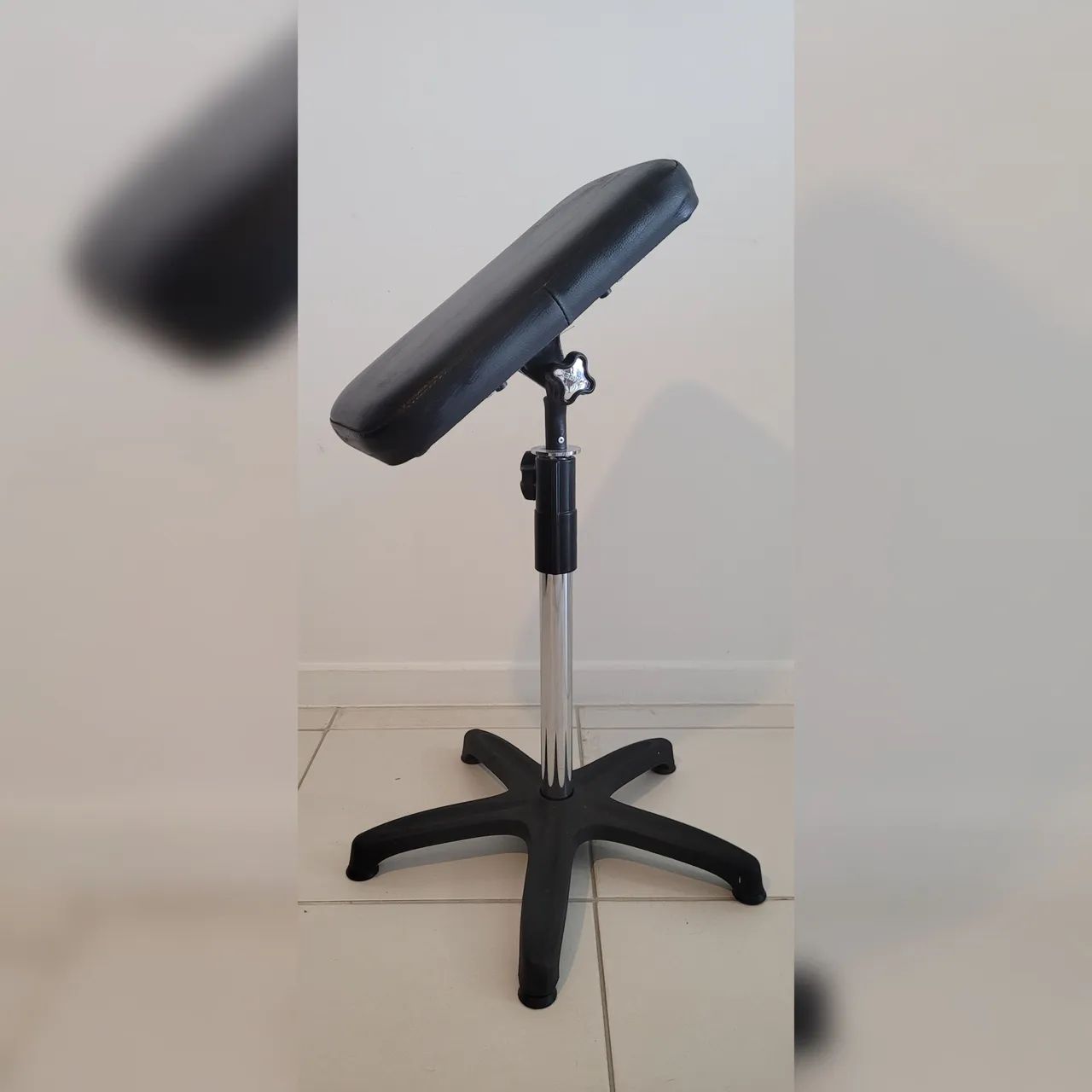 Apoio de braço para tatuador com regulagem