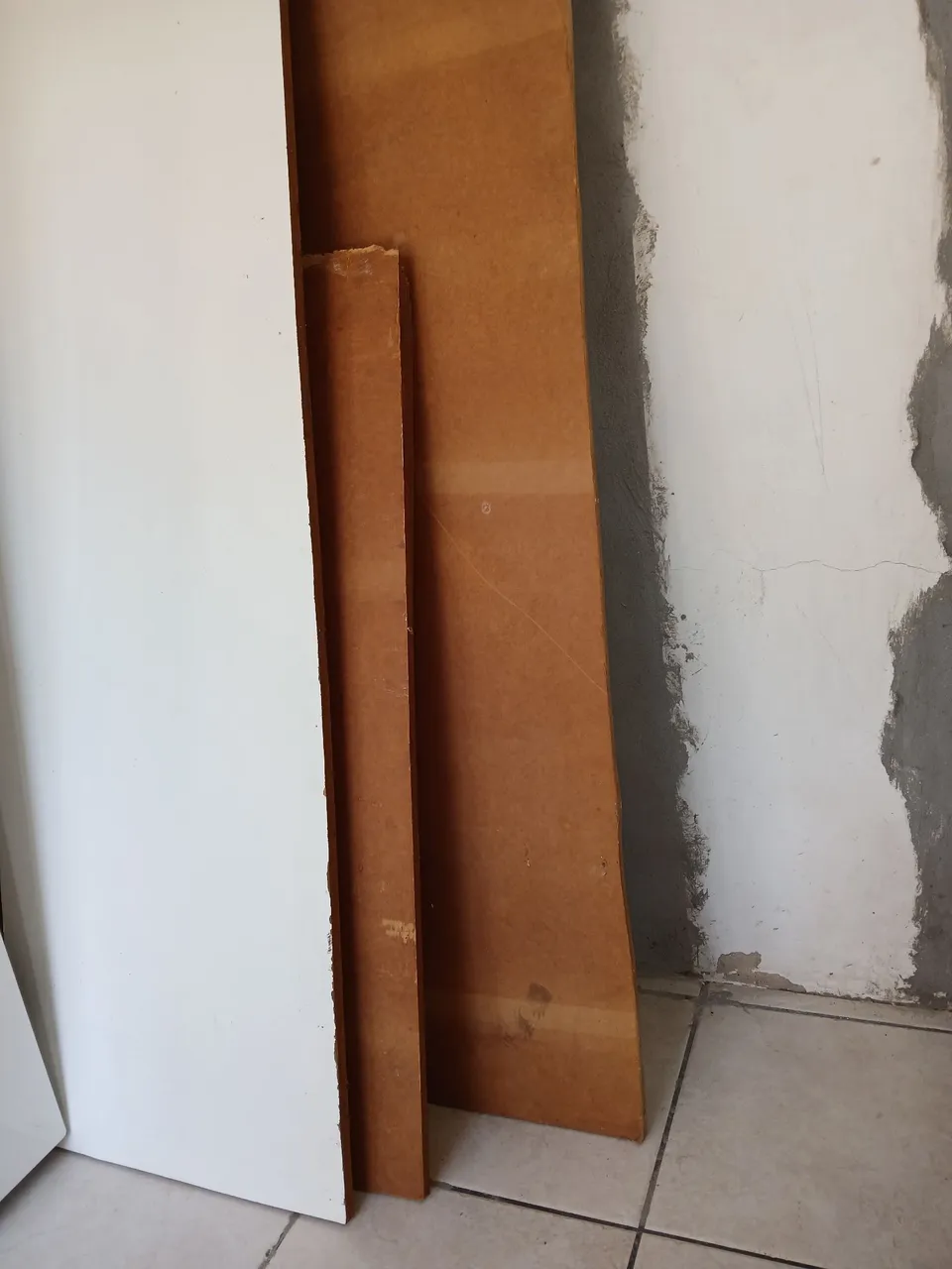Pedaços de MDF para fazer o que quiser, uns 7 Pedaços sendo de 10mm de espessura.