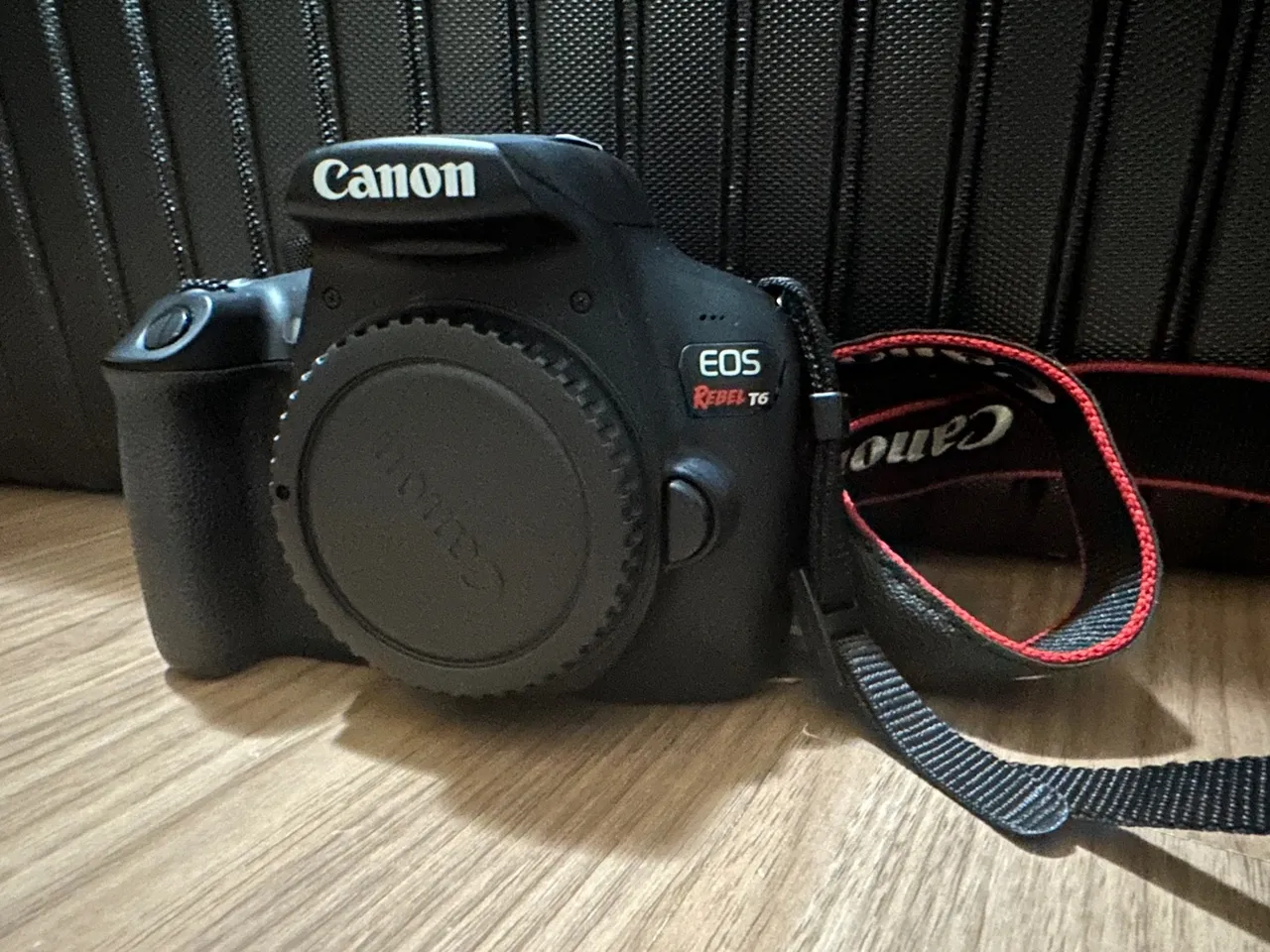 Canon EOS Rebel T6 - 8000 cliques!