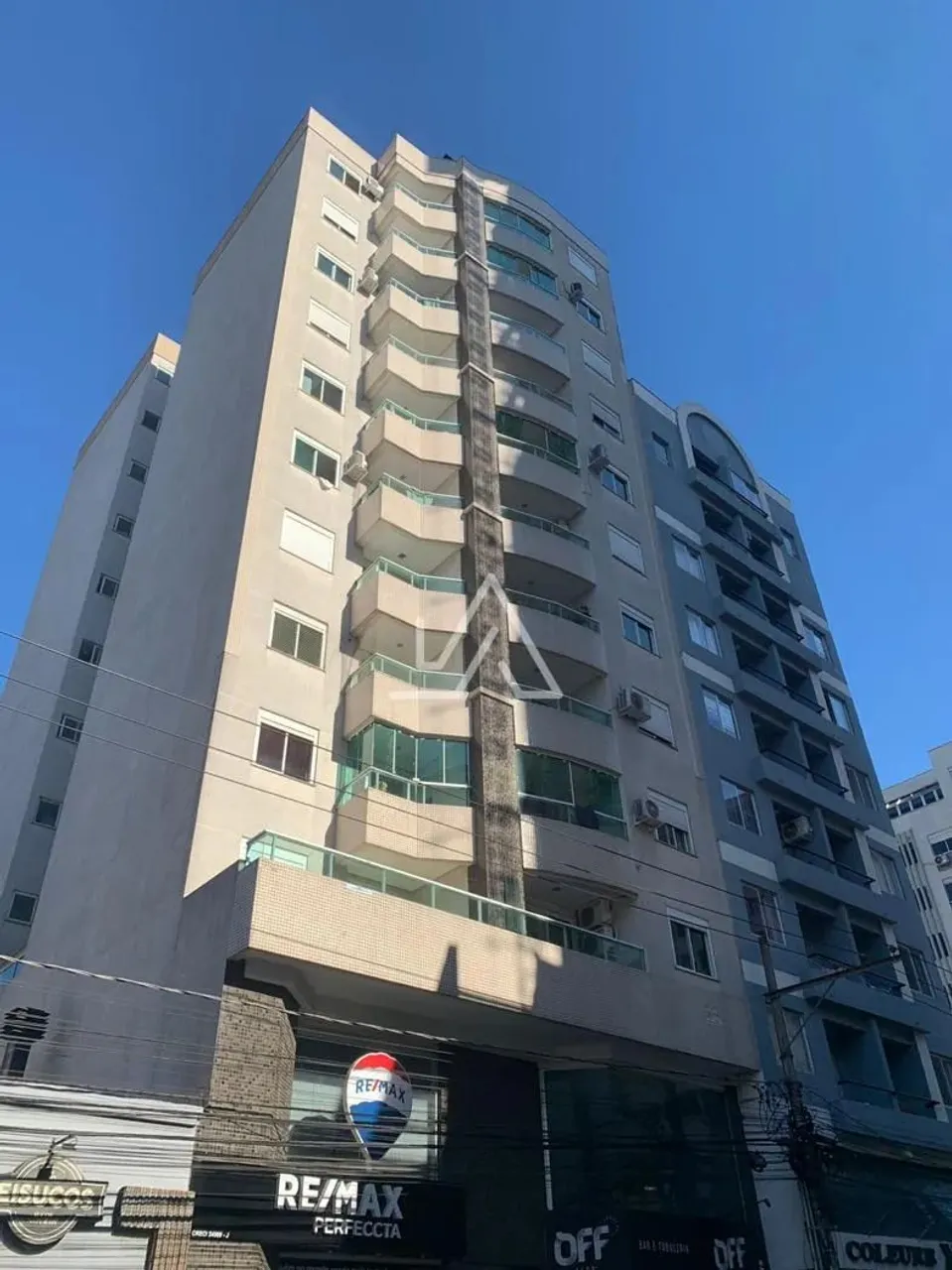 APARTAMENTO 1 DORMITÓRIO - FRENTE - SACADA - ÓTIMA POSIÇÃO SOLAR - ÓTIMA LOCALIZAÇÃO