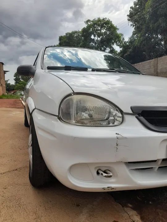 Corsa Classic com ar condicionado. 