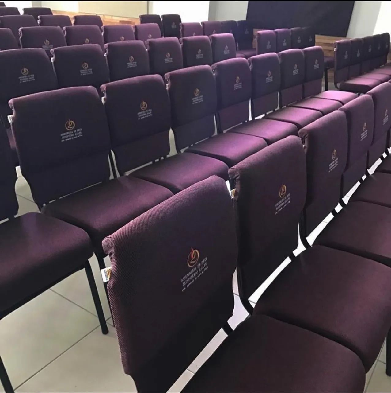 Cadeiras de Igreja / Auditório- direto da Fábrica personalizada  - Foto 4