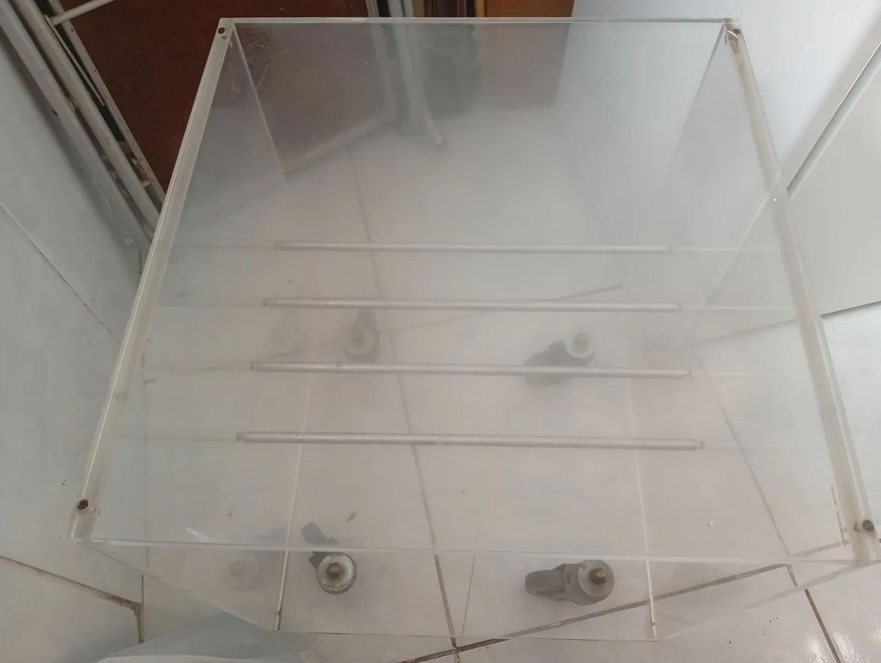 Vendo mesinha de Acrílico. - Foto 5