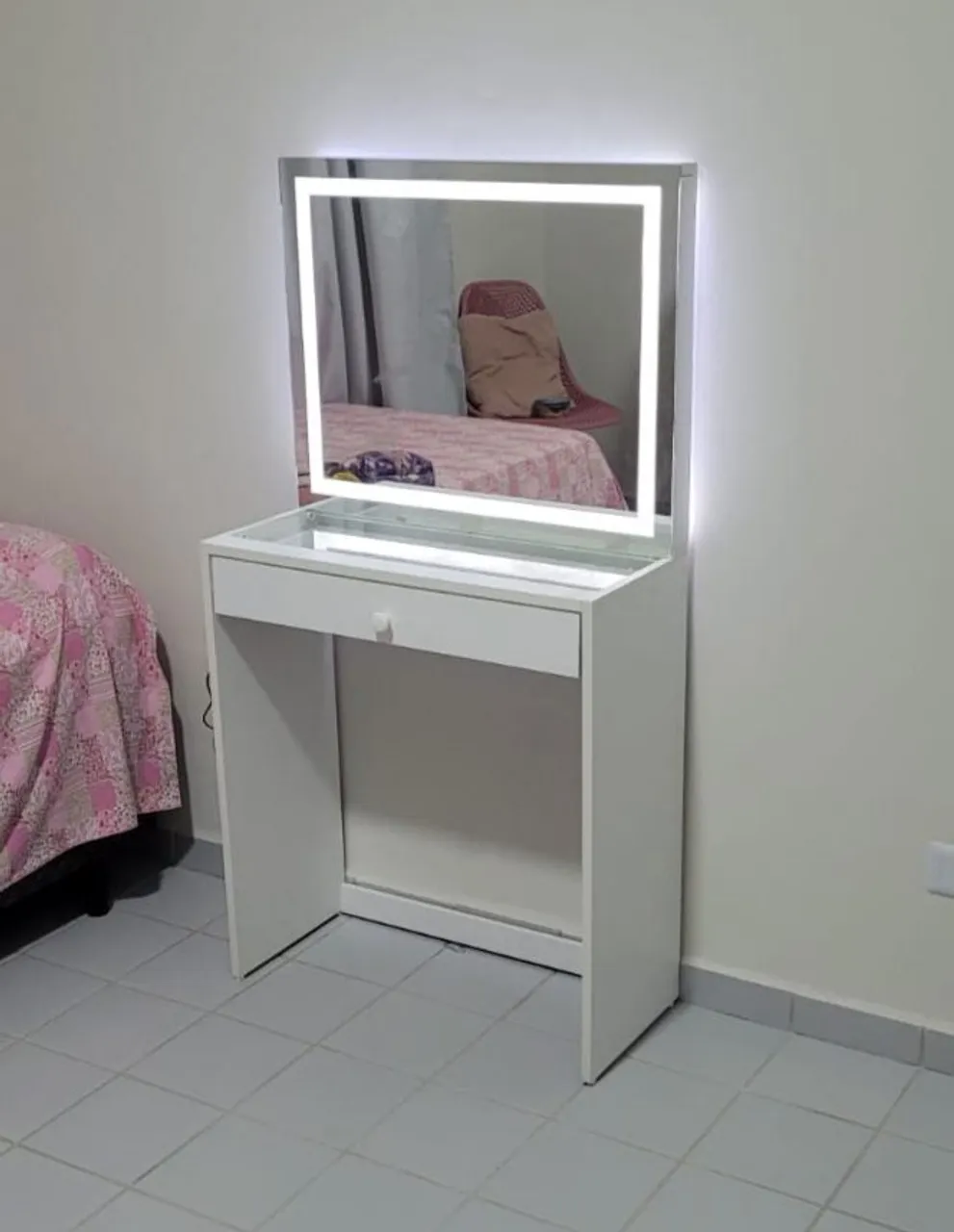 Penteadeira com espelho e iluminação em LED