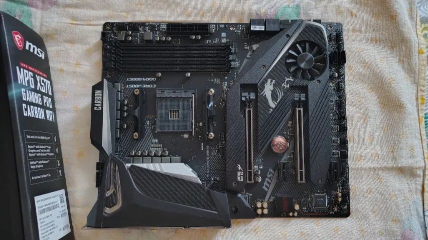 MSI MPG X570 GAMING PRO CARBON WIFI - Foto 3