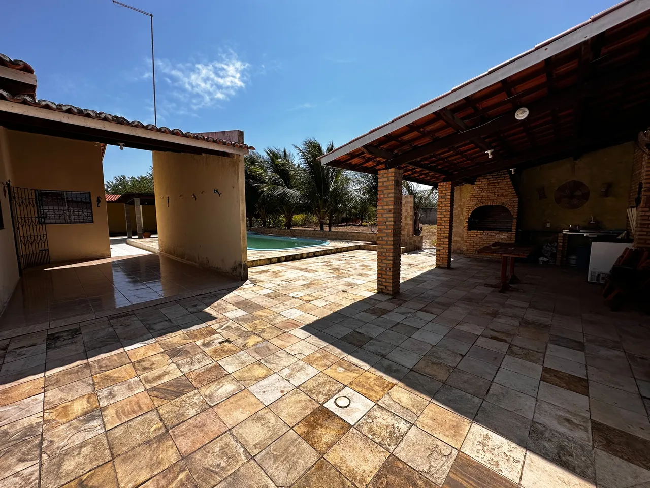 Sítio para venda Em Beberibe com terreno de 450 m2 com 3 quartos e piscina