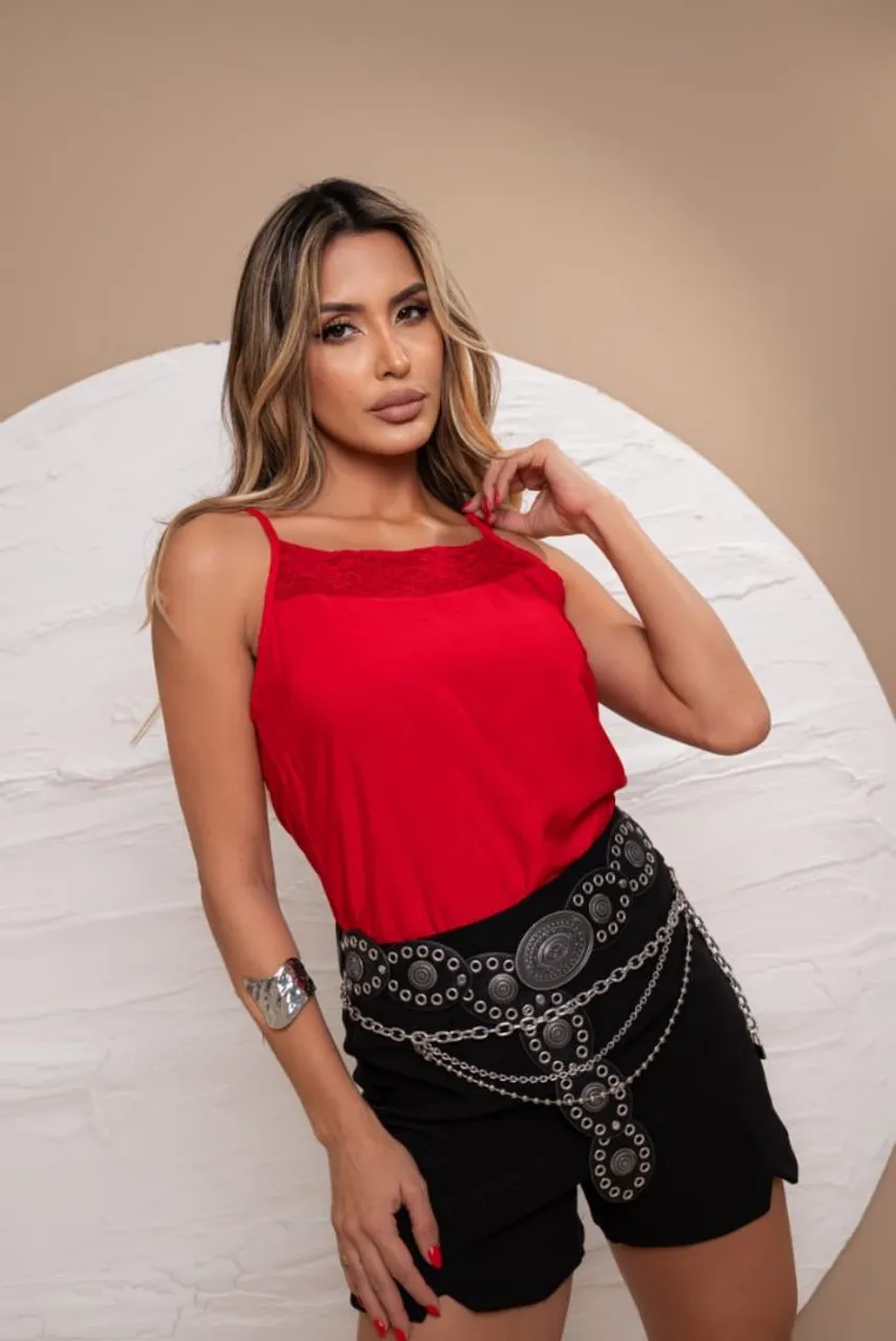 Blusas com detalhes em renda, disponível nos tamanhos M, G e GG
