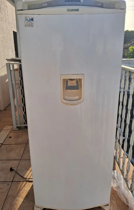 Geladeira Consul com Dispenser de Água- está com defeito no motor
