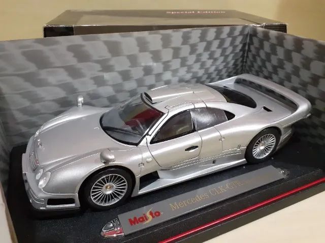 Miniatura Mercedes Benz CLK-GTR Street Version 1/18 Maisto
