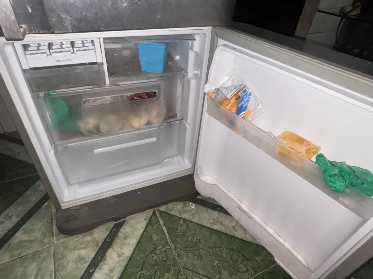 Geladeira Electrolux seminova bem cuidada  - Foto 4