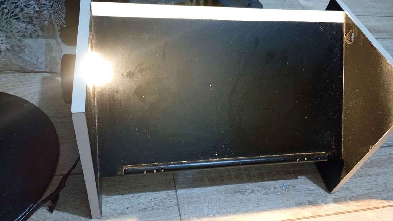 Vendo uma mesinha para apoiar notebook  - Foto 5
