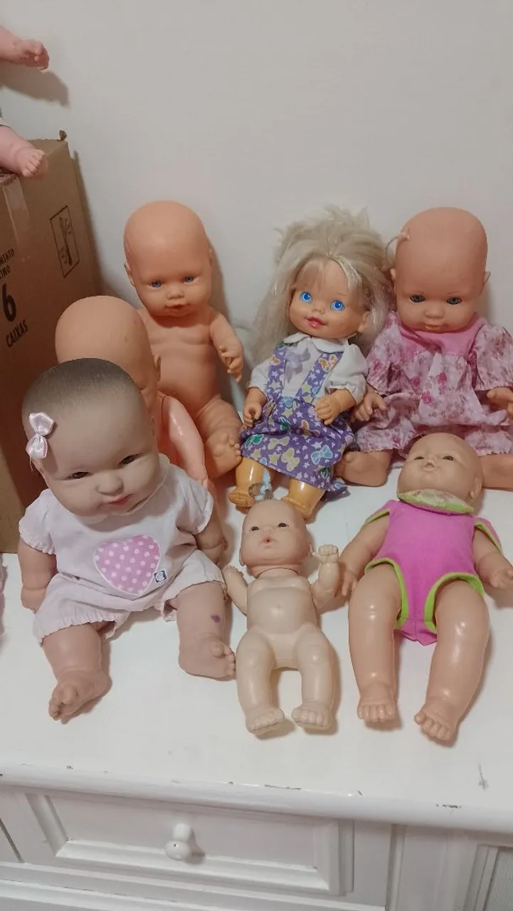 Coleção de bonecas antigas