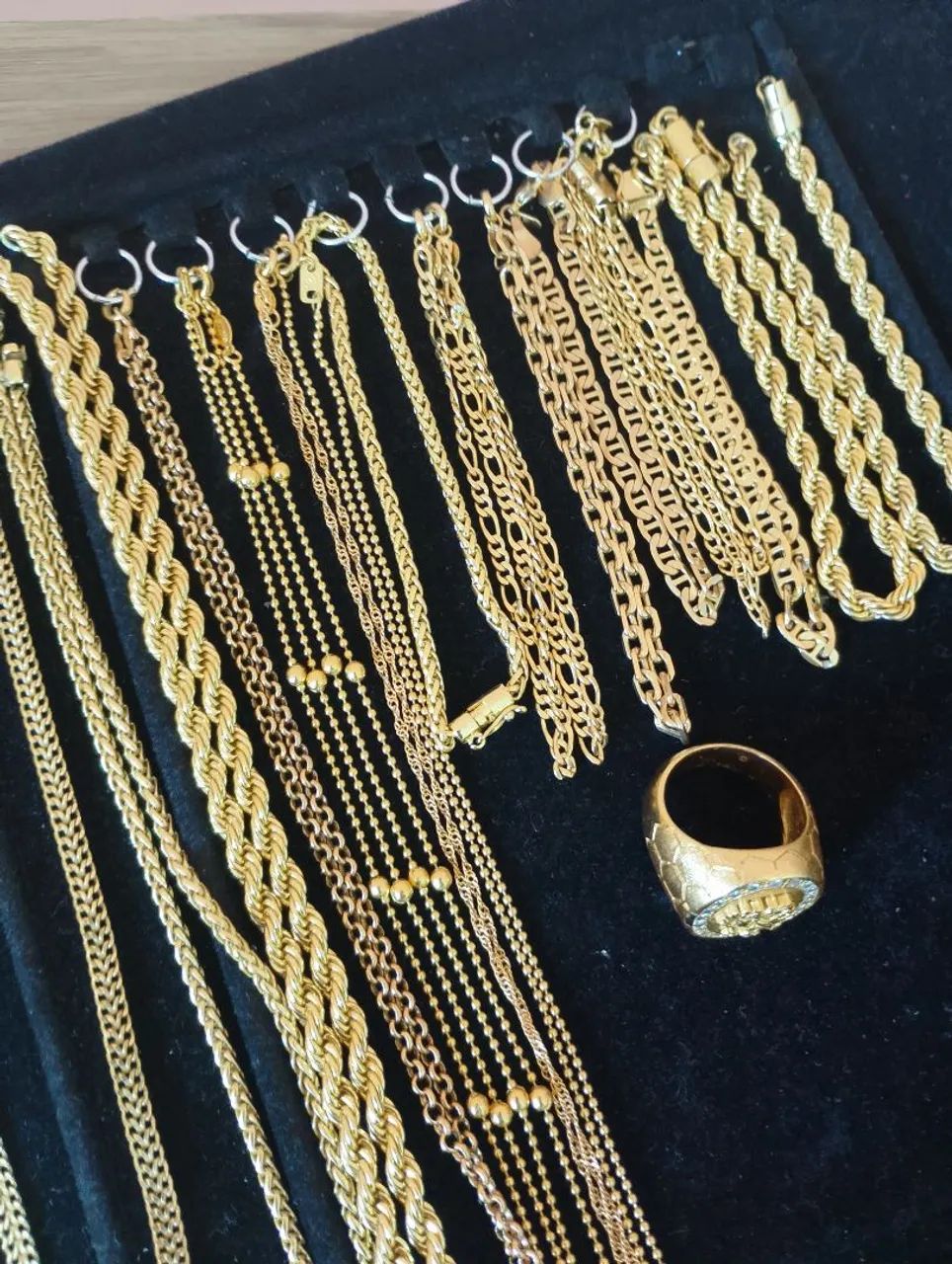 RENDA EXTRA. LOTE DE SEMI JÓIAS BANHADAS A OURO 18K  - Foto 3