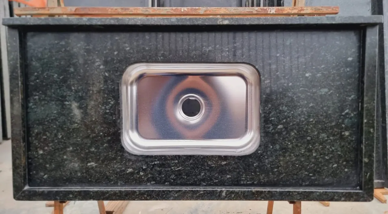 Pia em granito para cozinha com cuba inox