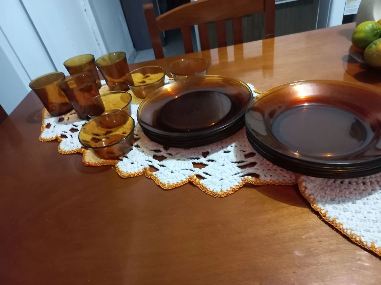 Jogo de pratos e copos em tom âmbar - Foto 2