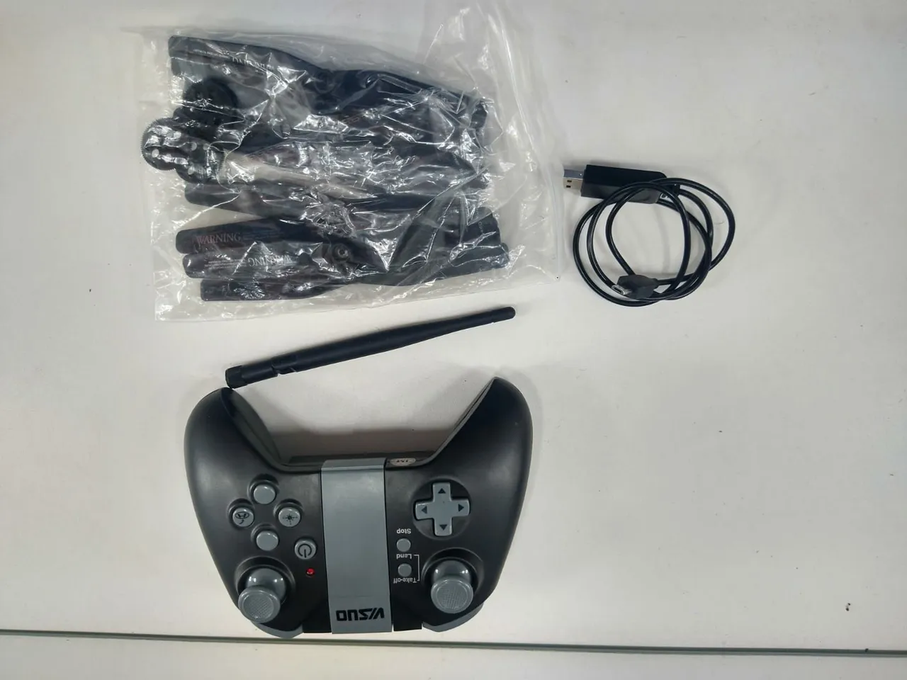 Drone com controle e acessórios