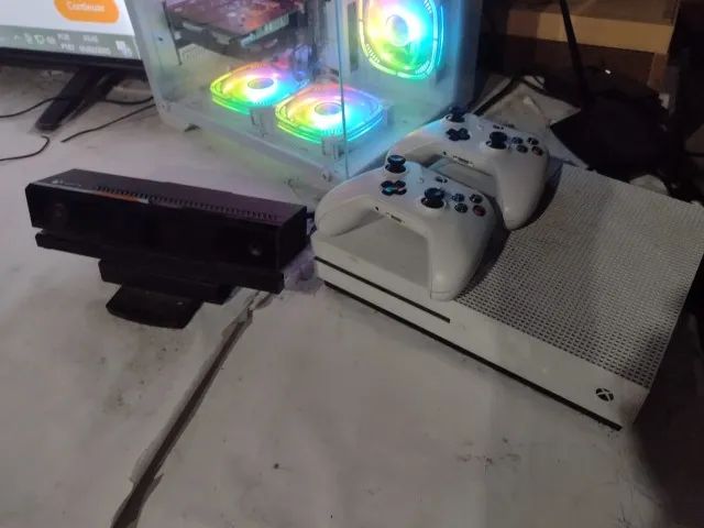 Vendo ou Troco XBOX ONE S 1TB 2CONT E KINECT