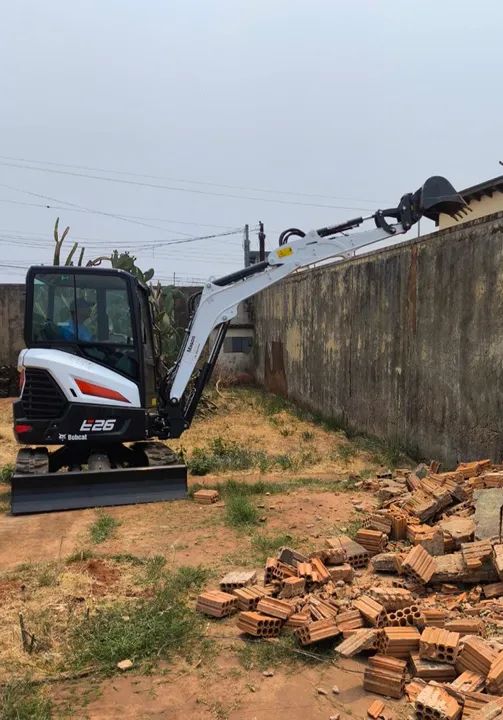 Mini Escavadeira Bobcat e26 ano  2024
