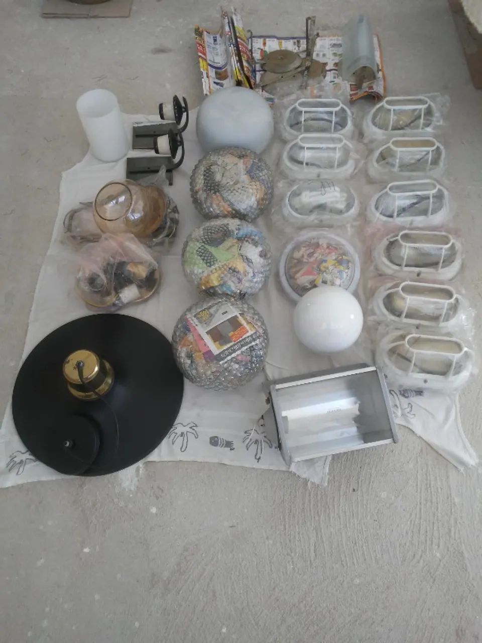 Luminárias, Tartarugas, Globos, Plafons, Holofote e outros.  - Foto 4