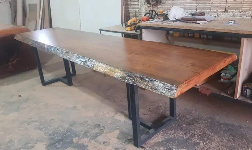 Mesa de Madeira Maciça