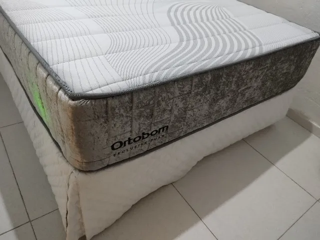 COLCHÃO ORTOBOM COM 6 MESES DE USO