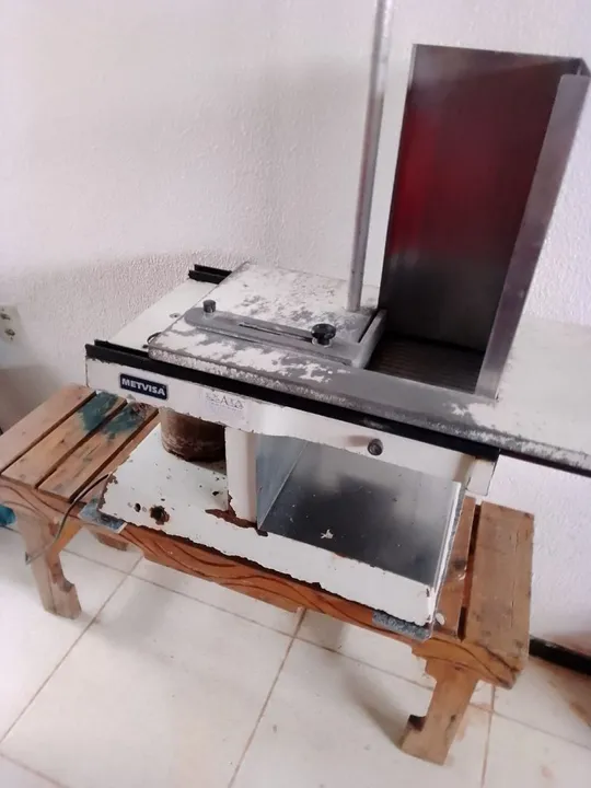 Máquina de Cortar Frios Metvisa
