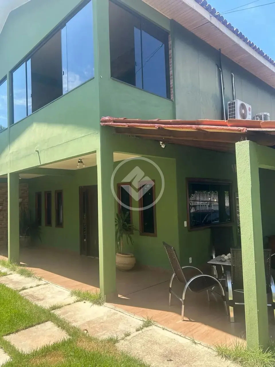 Venda Sobrado de 353m2 com 5 quartos sendo uma suíte no valor de R$ 1.000.000,00 codigo: 9