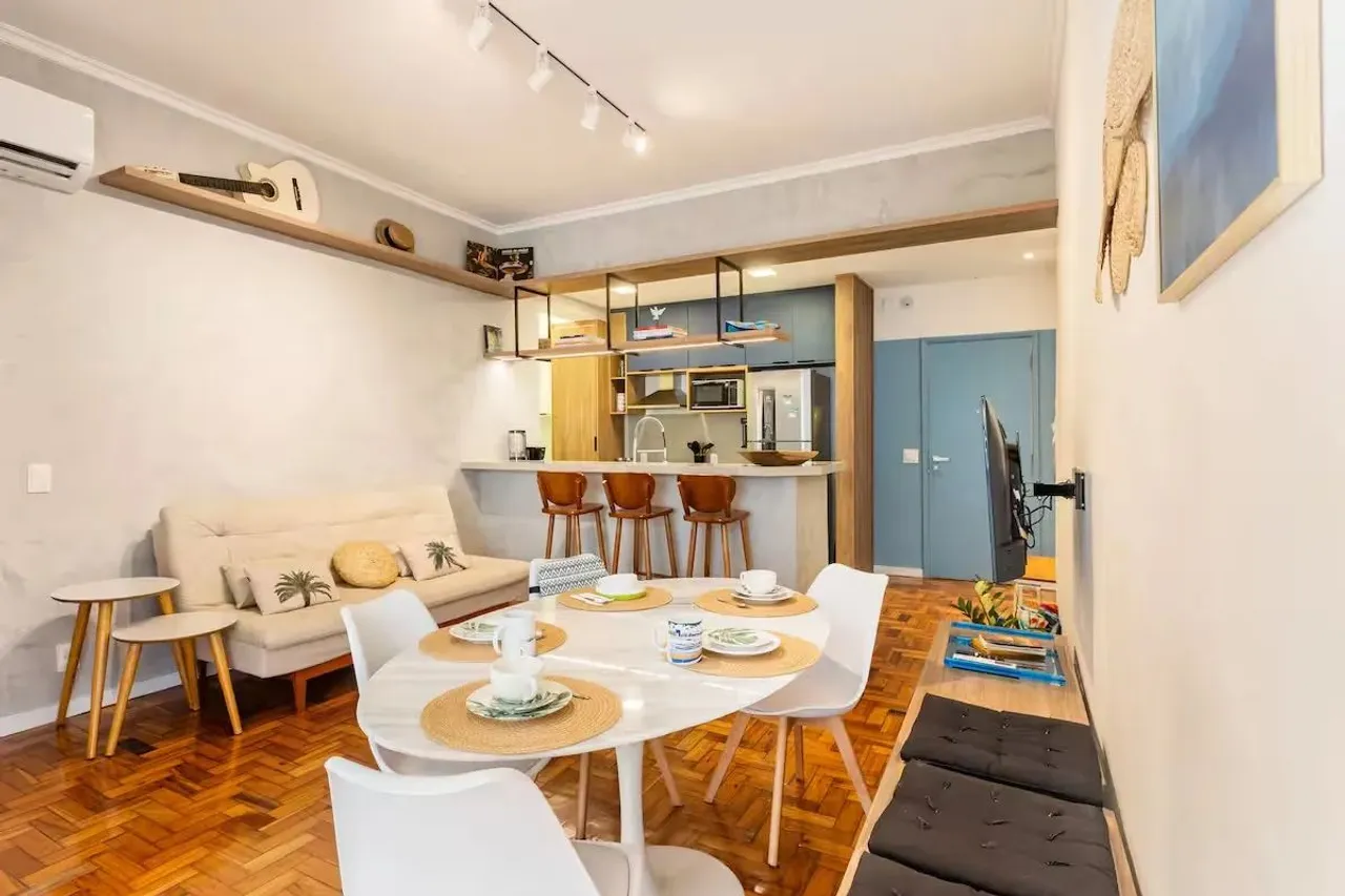 Apartamento (Padrão), com 3 quartos e 2 banheiros à Venda, 50 m² em Curitiba/PR