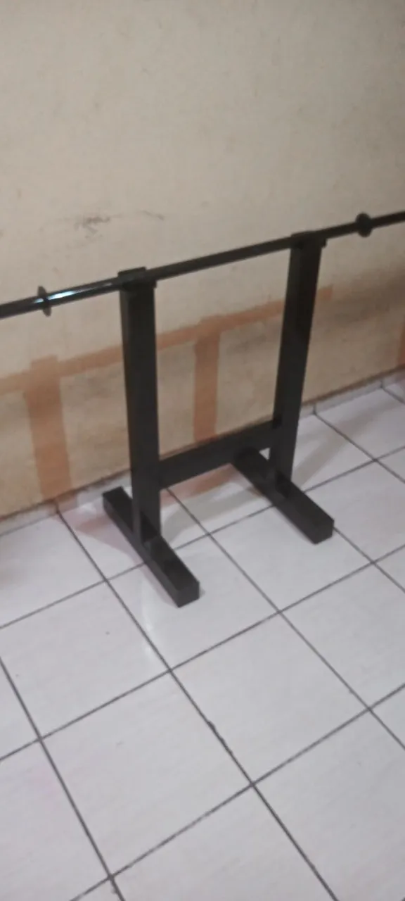 Cavalete com barra novo. Zap *
