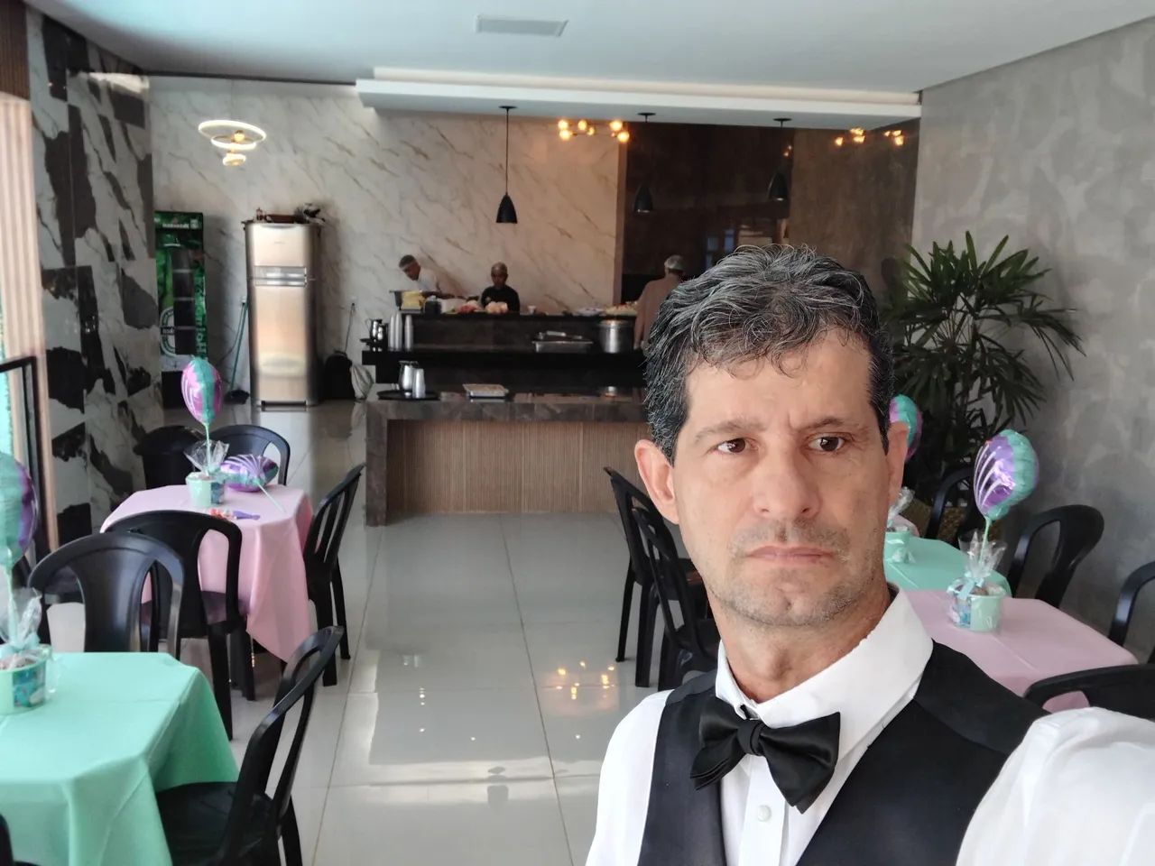 Garçom e churasqueiro . - Foto 4