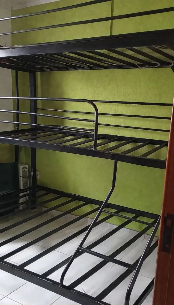 Triliche: cama de casal em baixo e duas de solteiro em cima  - Foto 2