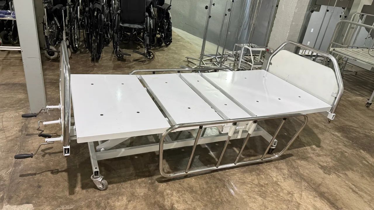 Cama hospitalar manual com elevação de altura  - Foto 2