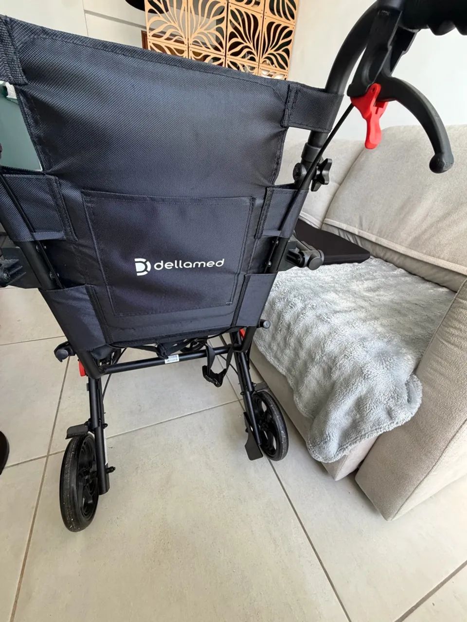 Cadeira de rodas para dentro de casa 