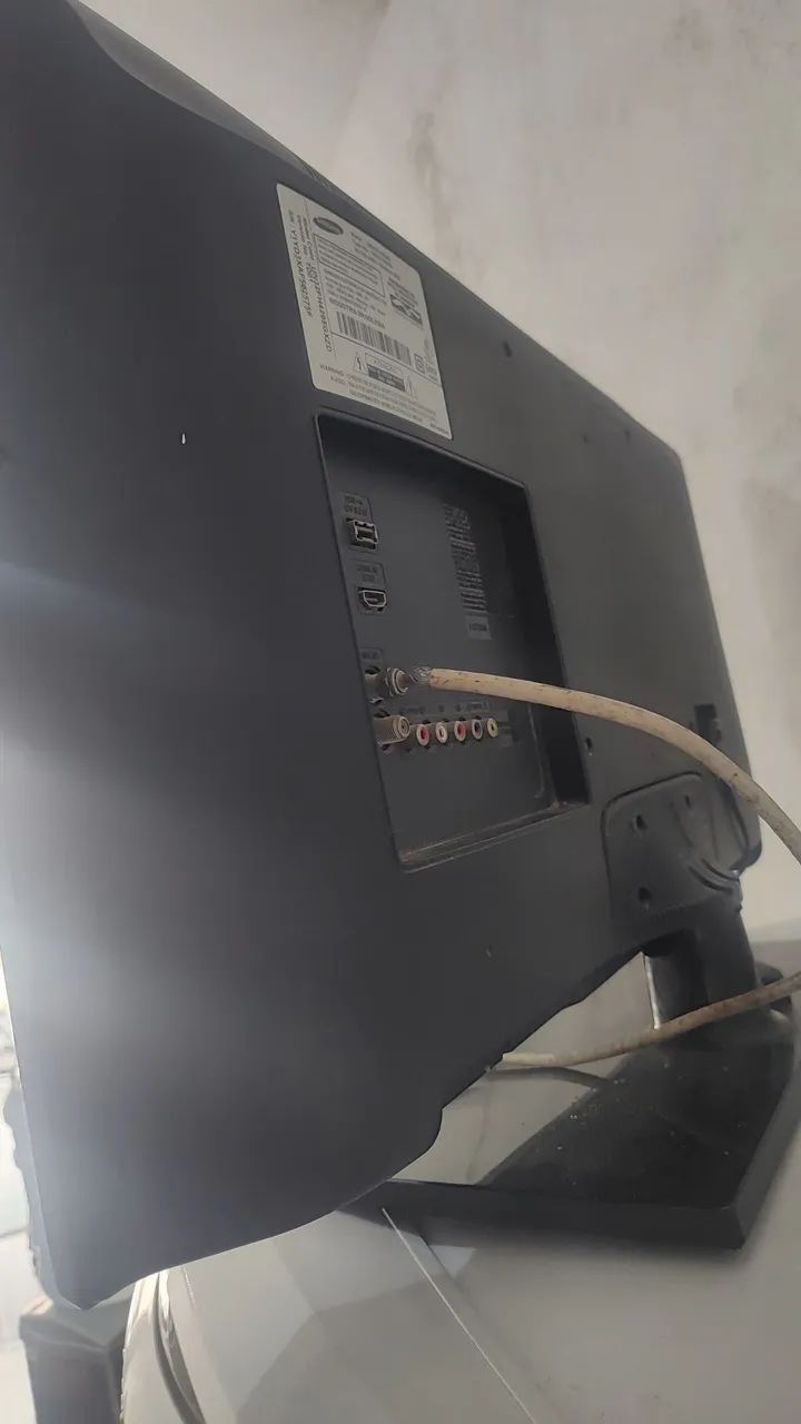 Vendo está tv 32 polegadas não é smart leia a descrição do anúncio.  - Foto 4