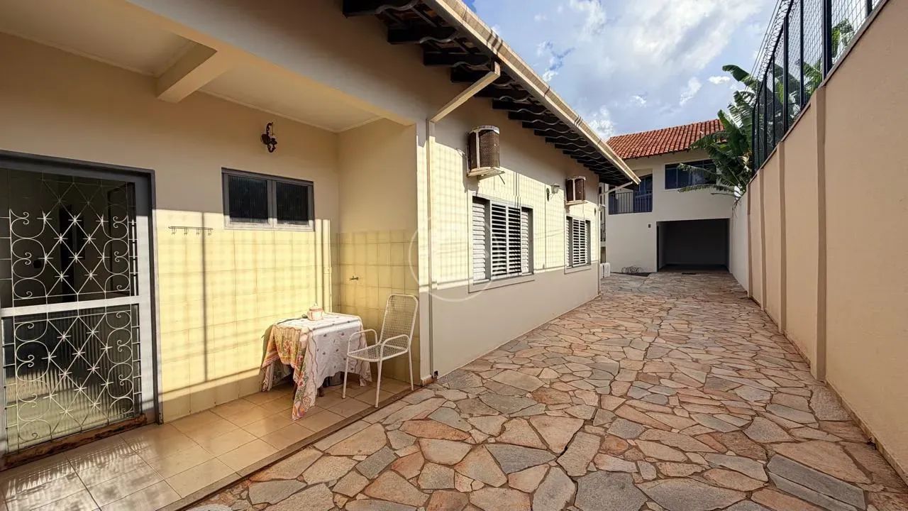 CASA 5 QUARTOS + SOBRADO NOS FUNDOS - PLANALTO - Foto 3