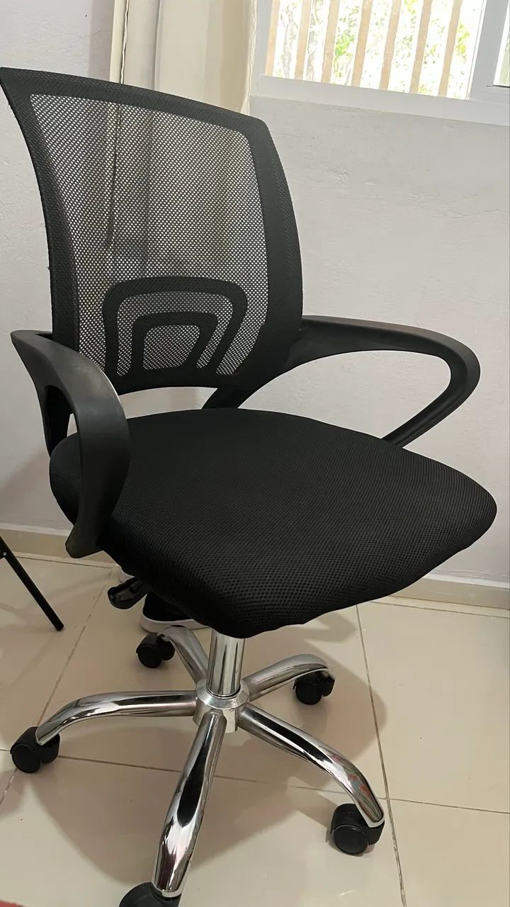 Cadeira escritório ergométrica -semi nova