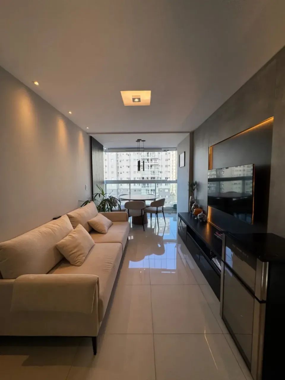 Apartamento Reformado com Vista para o Mar | 2 Quartos | 65m²