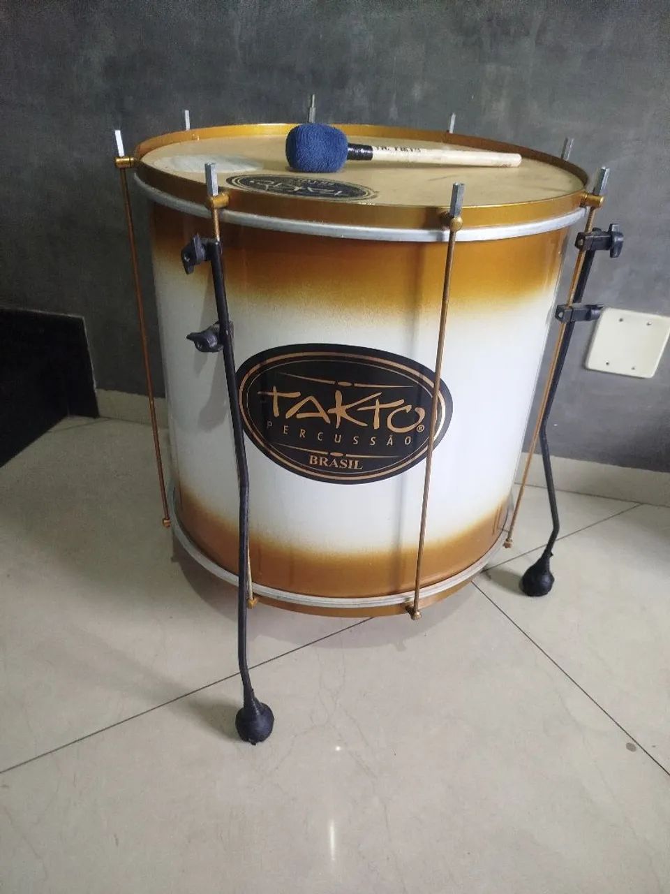 Surdo 18 polegadas com tripé 