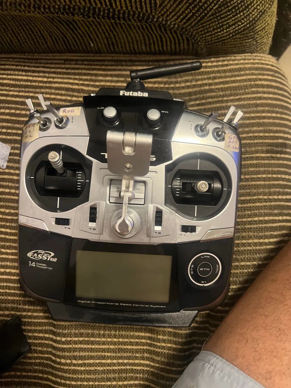Controle futaba + drone DJI phanton 2 sem bateria - Foto 3