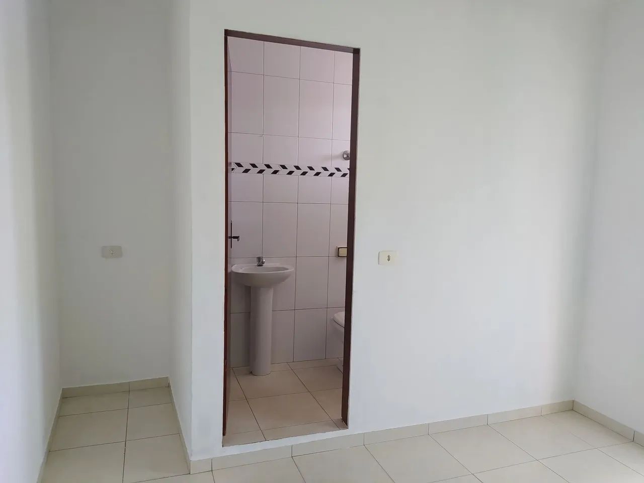 Casa de 2 cômodos água e luz incluso  - Foto 4