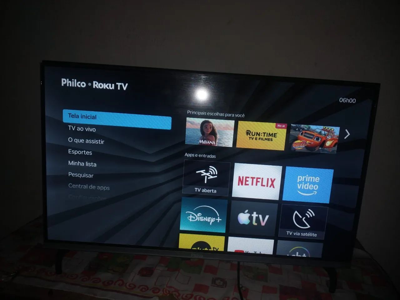 Tv Philco 32 polegadas, smart, menos de 1 ano de uso, está Perfeita.