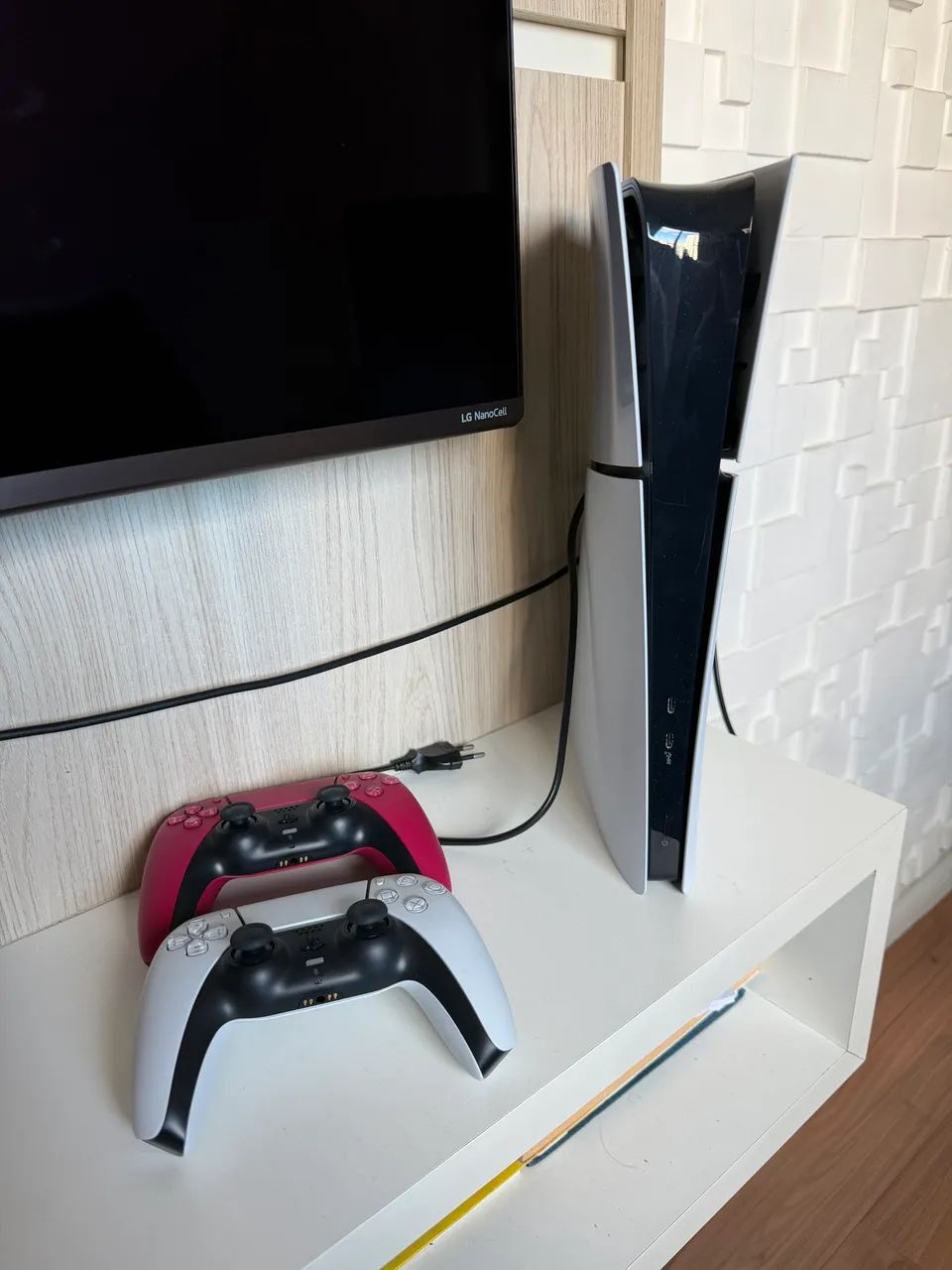PlayStation 5 com 2 controles 