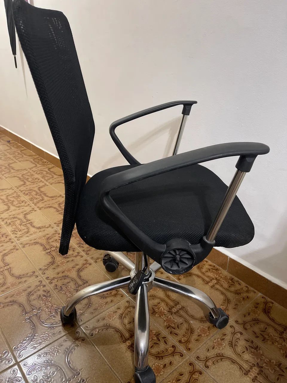 Cadeira para Escritório Preta.  - Foto 5