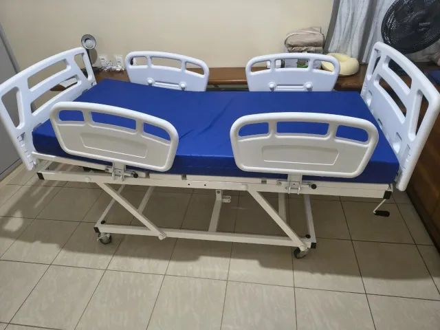 Cama hospitalar Grade PEAD - 3 Movimentos (Possui elevação VERTICAL do chão)  - Foto 2