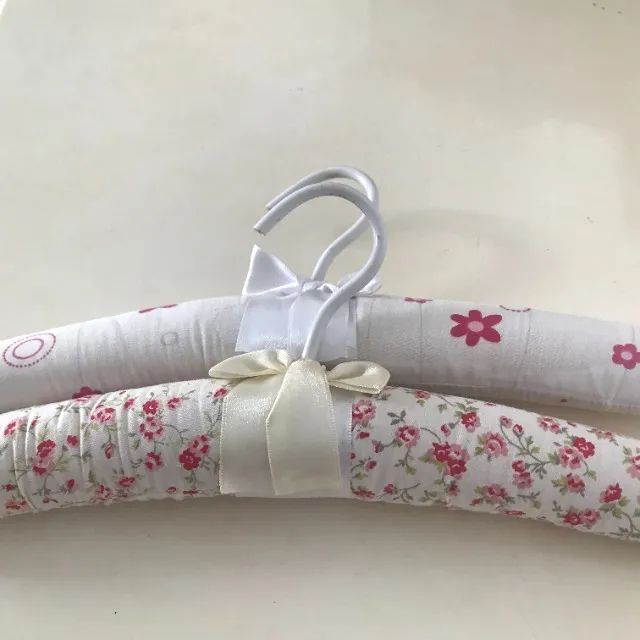 Kit 4 Cabides Acolchoados Em Tecido Para Bebês - Foto 3