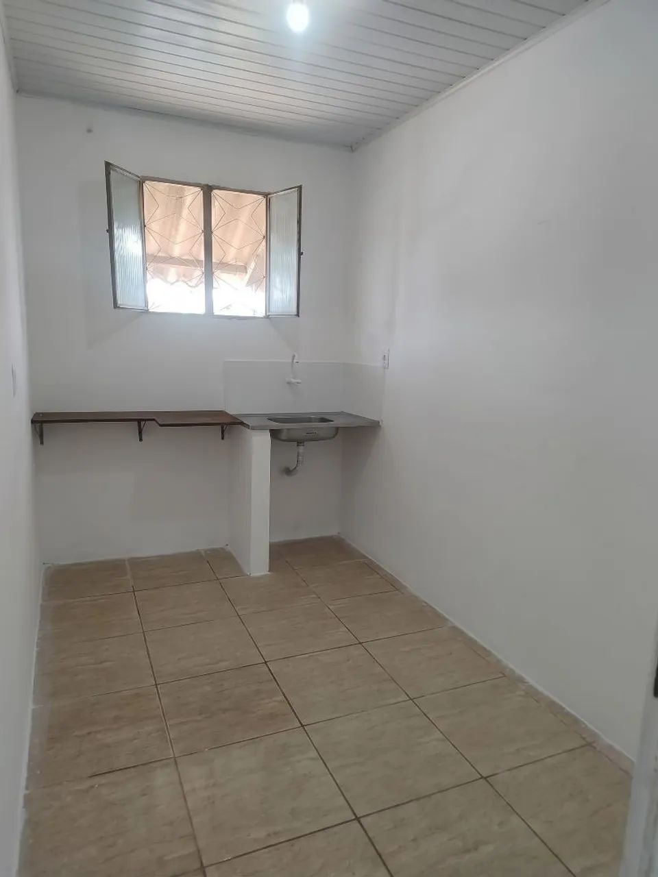 Aluga se casa 2° andar