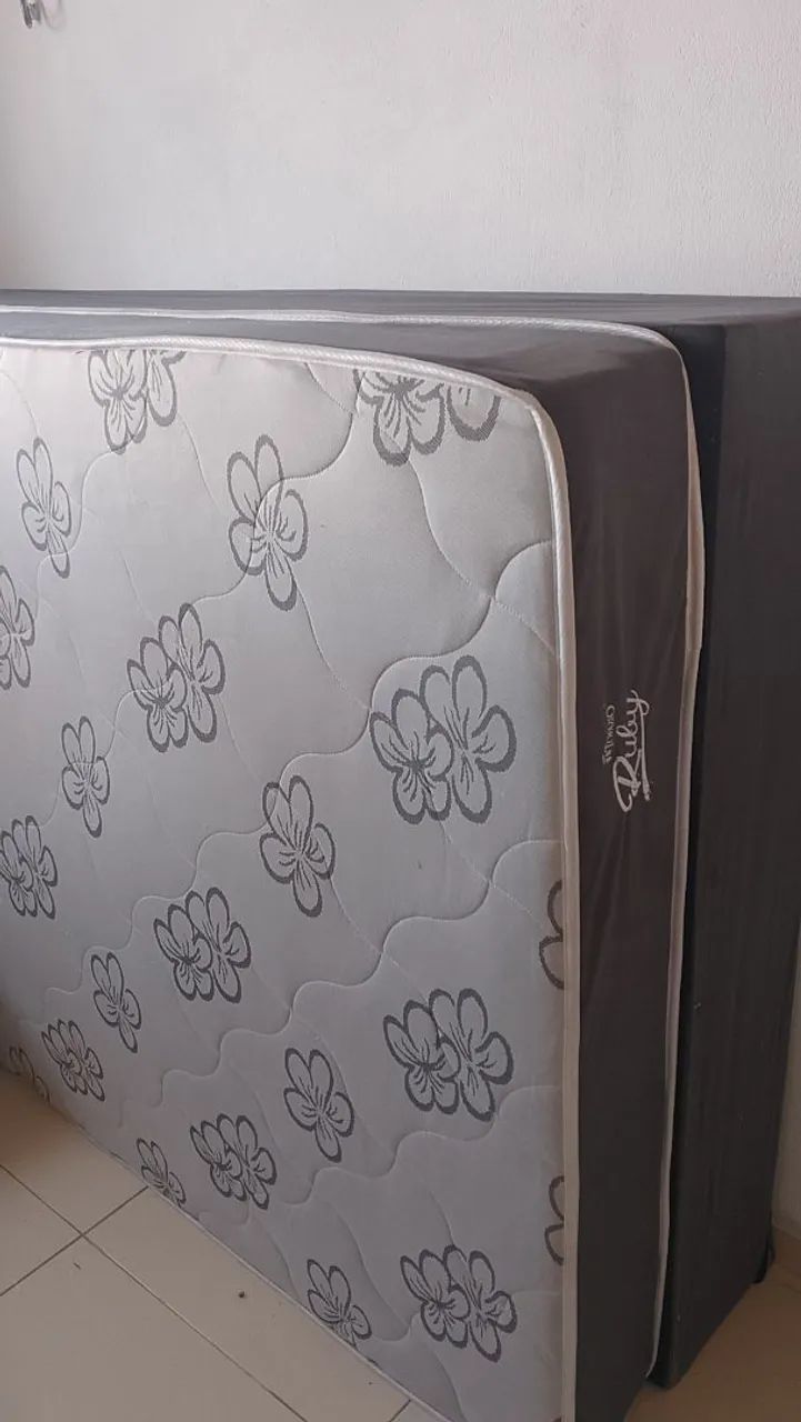 Cama de casal com base e colchão semi-nova - Foto 2