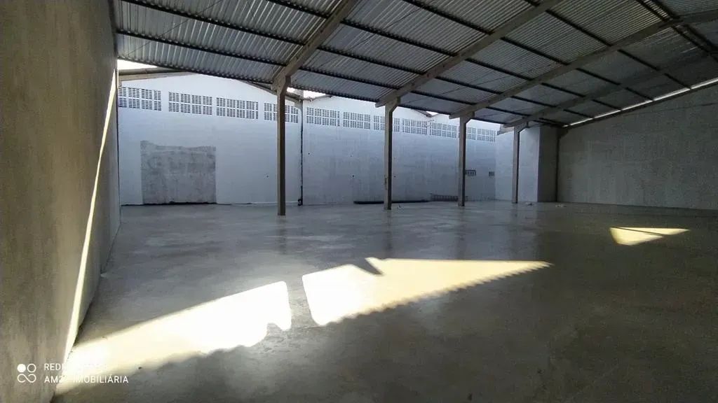 Galpão alugar no Grande Dirceu com área total de 1.520 m2, doca e pátio